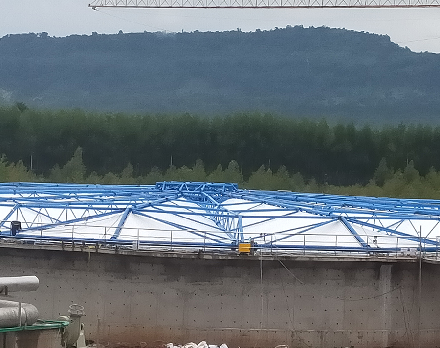 佛蘭公司在老撾沙灣隨動(dòng)式污水池反吊膜加蓋工程圓滿完工！
