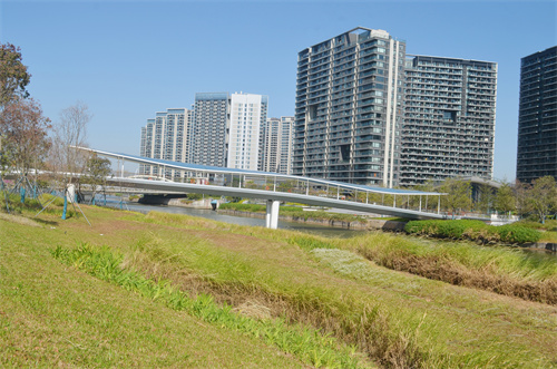 輕盈飄逸，ETFE人行天橋為城市增添一道璀璨風景線